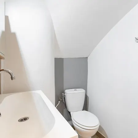 Eiffel Tower & Champ De Mars - Cityapartmentstay *