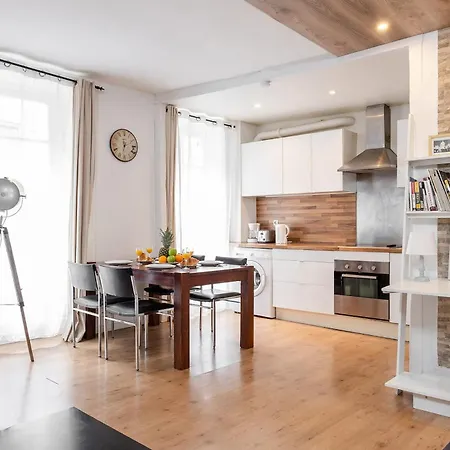 Eiffel Tower & Champ De Mars - Cityapartmentstay Lejlighed *