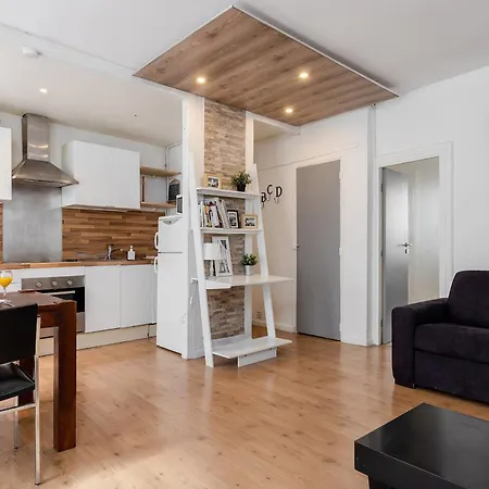 Eiffel Tower & Champ De Mars - Cityapartmentstay *
