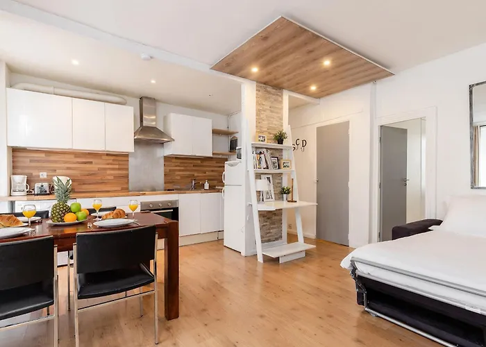 Appartement Eiffel Tower & Champ De Mars - Cityapartmentstay *