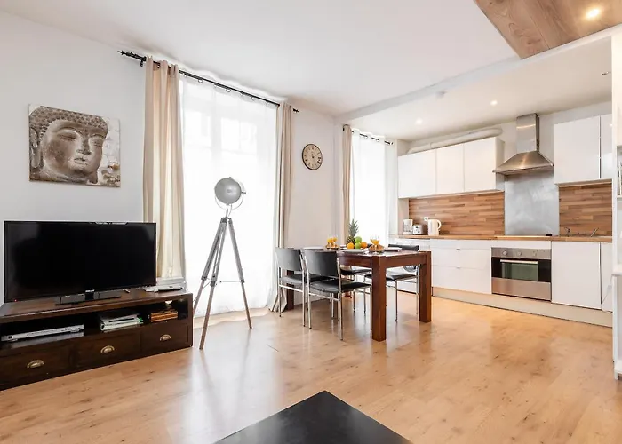 Eiffel Tower & Champ De Mars - Cityapartmentstay * Paris