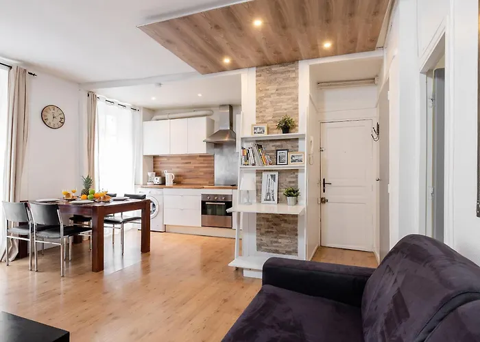Eiffel Tower & Champ De Mars - Cityapartmentstay Appartement Paris